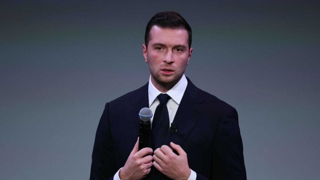 بارديلا يكتسح نوايا التصويت لانتخابات فرنسا 2027