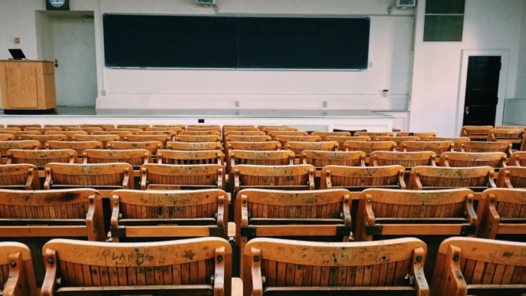 الجامعة توضح أسباب تأخر الأنوية الجامعية