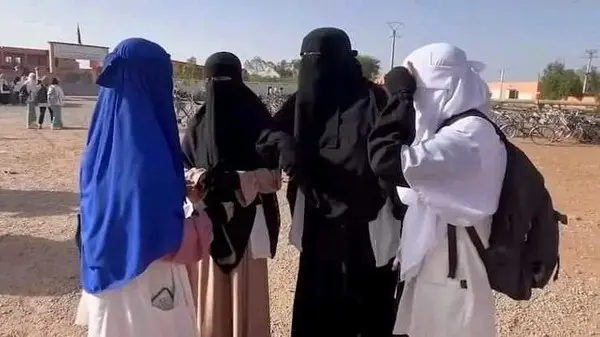 جدل حول مزاعم منع تلميذة من الدراسة بالنقاب