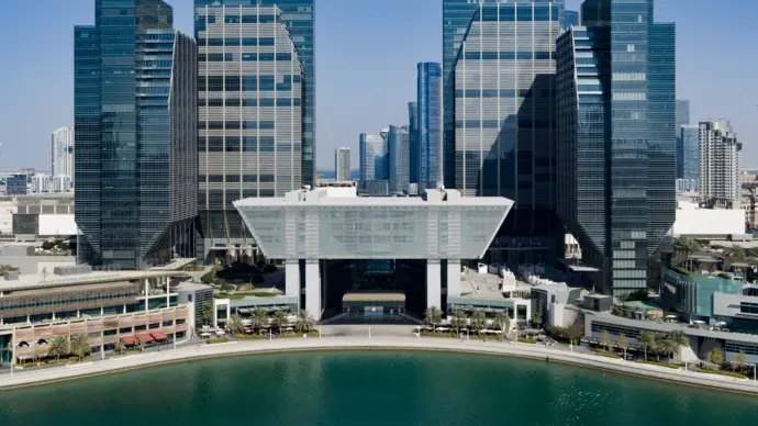 سوق أبوظبي يضم “إنتراكتيف بروكرز” لتعزيز الوصول العالمي