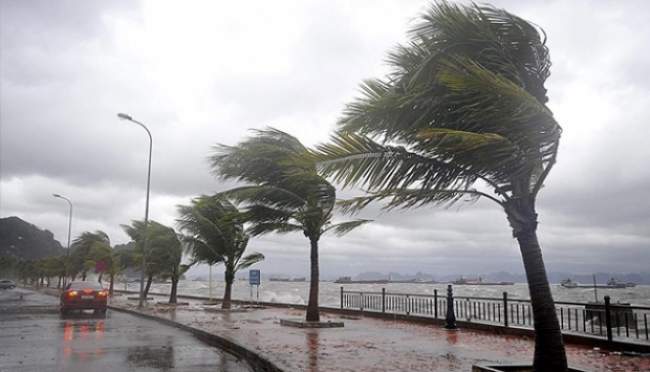 عواصف مطرية وثلوج بمرتفعات الأطلس وسط تحذيرات من بحر هائج