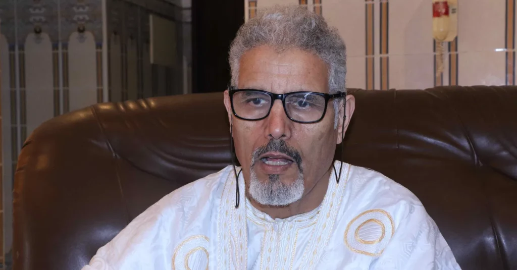 السالك يكشف “ديكور” مخيمات تندوف ويؤكد واقعية الحكم الذاتي